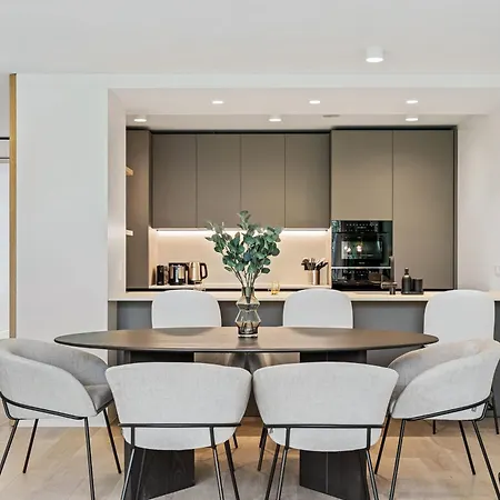 Upscale Urban Style & Comfort For Six *