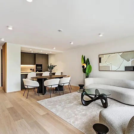 Upscale Urban Style & Comfort For Six *