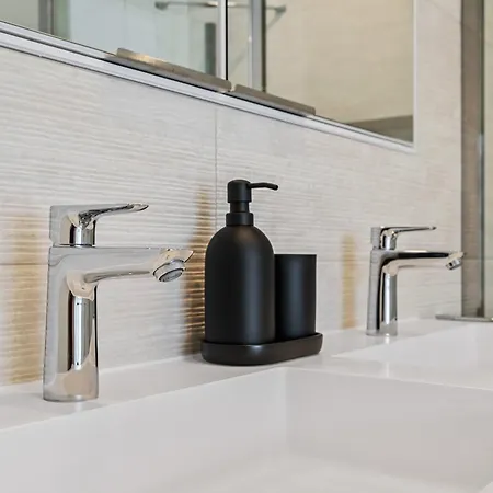 Upscale Urban Style & Comfort For Six