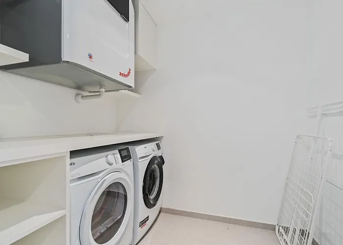 Upscale Urban Style & Comfort For Six