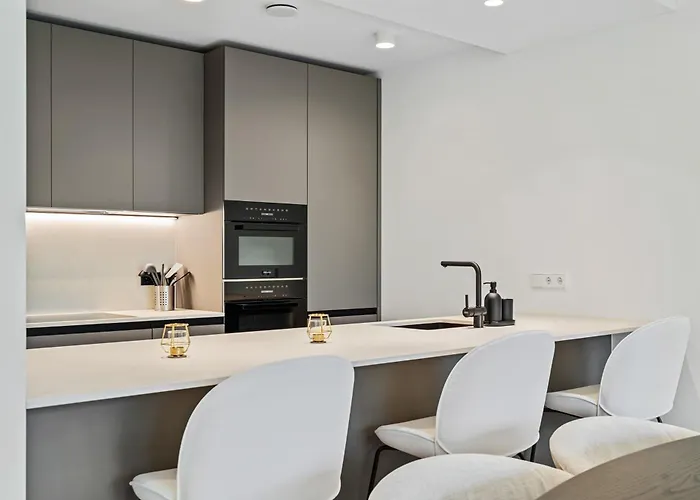 Upscale Urban Style & Comfort For Six Διαμέρισμα