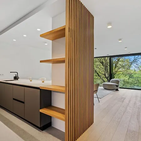 Upscale Urban Style & Comfort For Six *