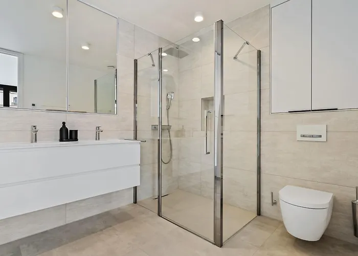 Upscale Urban Style & Comfort For Six Appartement